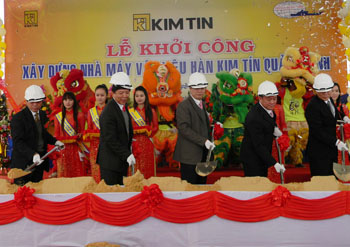 Lễ khởi công xây dựng Nhà máy vật liệu hàn Kim Tín Quảng Bình. Ảnh: Văn Minh