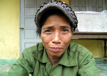 Đinh Du người từ bỏ hủ tục nối dây. Ảnh: M.P