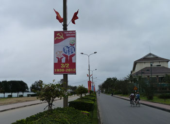 Pa-nô tuyên truyền kỷ niệm 82 năm ngày thành lập Đảng Cộng sản Việt Nam ở thành phố Đồng Hới. Ảnh: M.Q