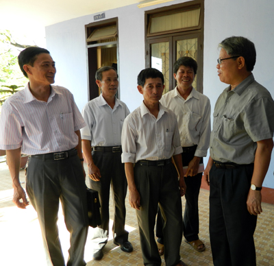 Đồng chí Hà Hùng Cường tiếp xúc với cử tri phường Đồng Phú (TP Đồng Hới).