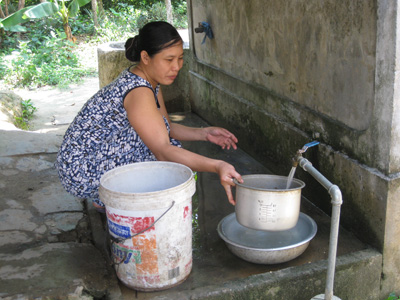 Người dân thôn Vĩnh Sơn và Vĩnh Thủy (Xuân Trạch) đã dùng nước sạch trong sinh hoạt. Ảnh: Đ.T.O