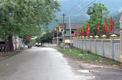 Đường nông thôn được mở rộng ở xã Phong Hóa.