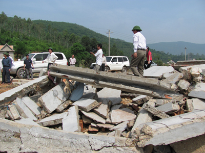 Thiên tai gây sập đổ nhà cửa ở Liên Trạch tháng 10-2010