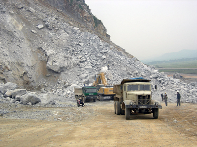 Một mỏ khai thác đá ở huyện Tuyên Hóa.