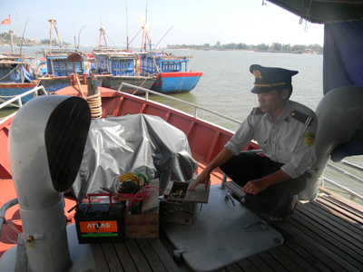 Những dụng cụ xung điện dùng để đánh bắt thủy sản bị thanh tra Sở Nông nghiệp và Phát triển nông thôn thu giữ.