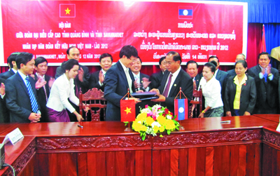 Ký kết văn bản hợp tác giữa Quảng Bình và tỉnh Savannakhet (Lào).