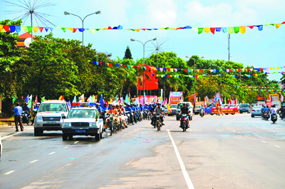 Ra quân hưởng ứng Năm An toàn giao thông 2012.