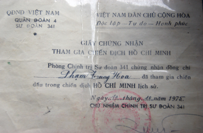 Giấy chứng nhận tham gia Chiến dịch Hồ Chí Minh được CCB Phạm Trung Hoa giữ gìn gần 40 năm.