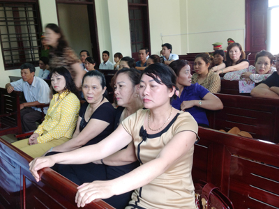 Nhiều bị hại có mặt tại phiên tòa bức xúc phản ánh việc mình không có giấy triệu tập đến dự phiên tòa.