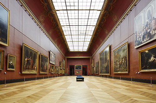Căn phòng Đỏ tại bảo tàng Louvre, nơi trưng bày những kiệt tác thế giới.