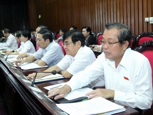 Các đại biểu ấn nút biểu quyết Luật phòng, chống khủng bố ngày 12-6-2013. (Ảnh: Nhan Sáng/TTXVN)