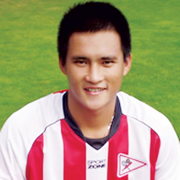 hành quả của Công Vinh trong chuyến xuất ngoại đầu tiên là một bàn thắng duy nhất vào lưới CLB Casa Pia, góp phần vào chiến thắng chung cuộc 2-1 của Leixoes ở Cúp QG Bồ Đào Nha