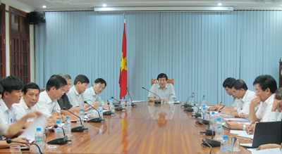 Đồng chí Nguyễn Xuân Quang, chủ trì tại buổi họp bàn về công tác bồi thường, giải phóng mặt bằng tại thôn Thọ Sơn, xã Quảng Đông (Quảng Trạch).