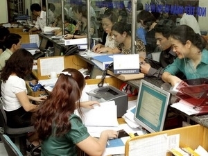 Tiếp nhận hồ sơ, giải quyết chế độ bảo hiểm xã hội ở Bảo hiểm Xã hội Hà Nội. (Nguồn: TTXVN)