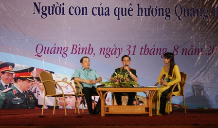 Thiếu tướng Nguyễn Xuân Sang giao lưu cùng bạn đọc