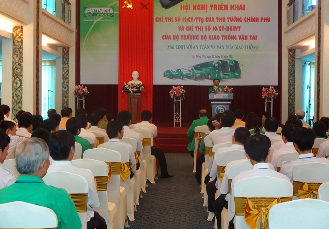 Toàn cảnh hội nghị.