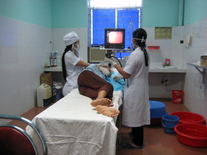 Khám chữa bệnh cho bệnh nhân BHYT tại Bệnh viện đa khoa thành phố Đồng Hới.