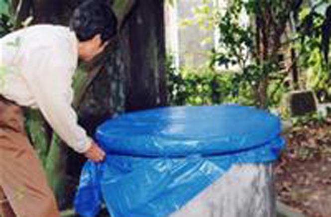 Biện pháp bịt miệng giếng trước khi xảy ra lũ lụt.