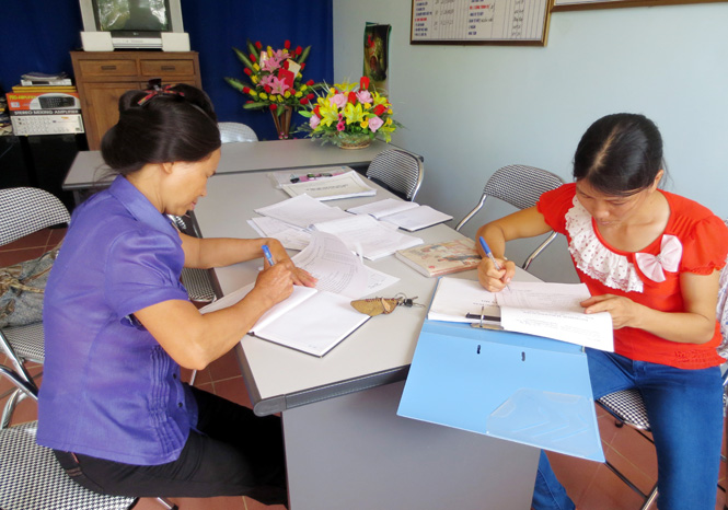 Một buổi trực báo của đội ngũ cộng tác viên dân số xã Trường Xuân (Quảng Ninh).