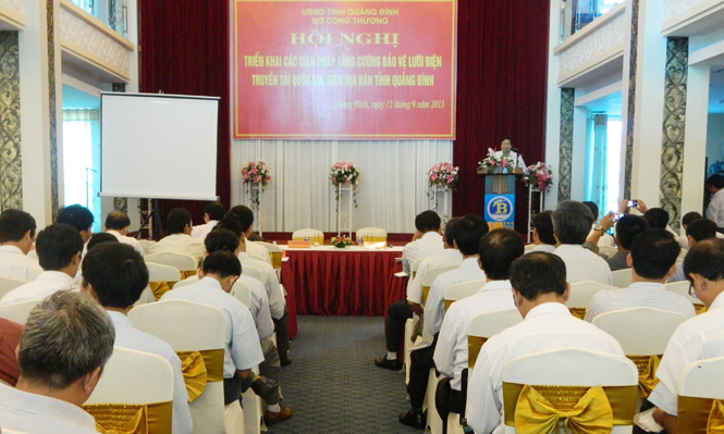 Toàn cảnh hội nghị.