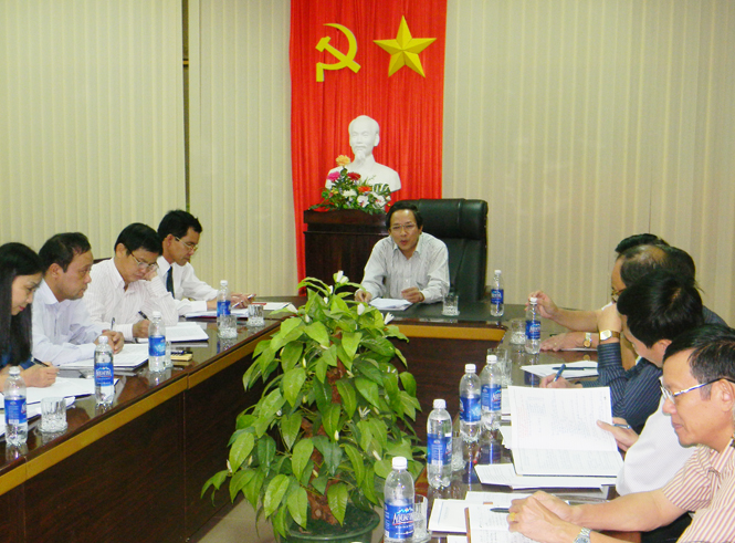 Đồng chí Hoàng Đăng Quang, Phó Bí thư Thường trực Tỉnh ủy, Trưởng Đoàn ĐBQH tỉnh chủ trì buổi làm việc với Chi nhánh Ngân hàng Nhà nước Việt Nam tỉnh.