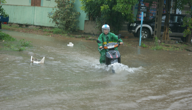 Ngập trên đường Nguyễn Hữu Cảnh