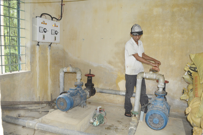 Với nguồn nước sạch bảo đảm vệ sinh, người dân rất thuận tiện trong sinh hoạt hàng ngày.