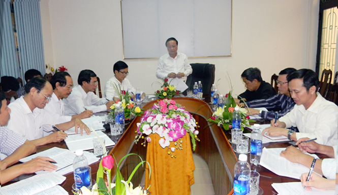 Đồng chí Trần Văn Tuân, Phó Chủ tịch UBND tỉnh phát biểu tại buổi làm việc với Ban Dân tộc.