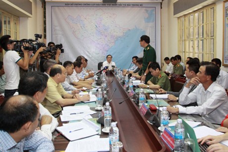 Phó Thủ tướng Hoàng Trung Hải chủ trì cuộc họp ứng phó voái bão số 10 trưa ngày 29/9. Ảnh: VGP/Nguyên Linh