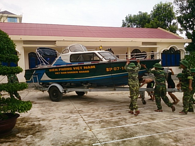 Đồn Biên phòng Nhật Lệ chuẩn bị phương tiện đối phó bão số 10.