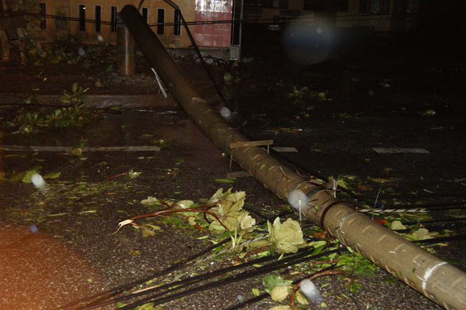 Hệ thống điện gần như tê liệt hoàn toàn.