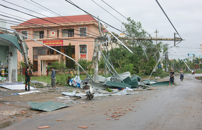 Điện chiếu sáng và điện thoại thiệt hại nặng nề.