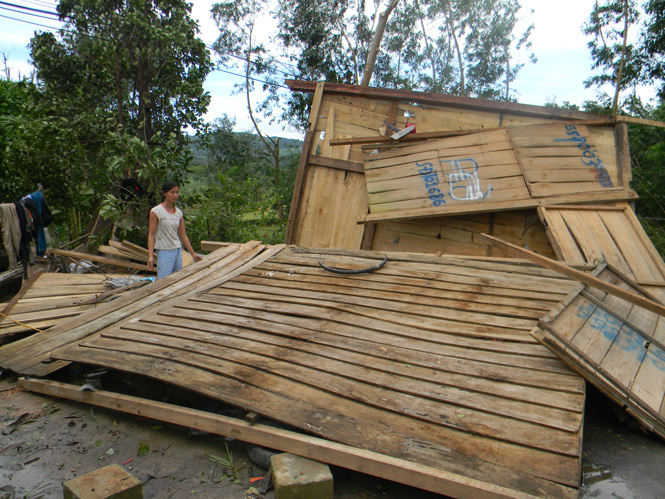 Nhà dân bị sập ở thôn Quảng Hóa, xã Lê Hóa.