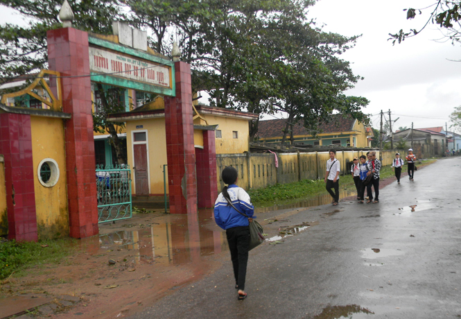 Sáng 2-10, nhiều trường học tại huyện Lệ Thủy đã hoạt động trở lại.