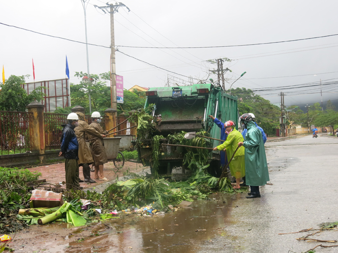 Công tác vệ sinh môi trường sau bão luôn được quan tâm.
