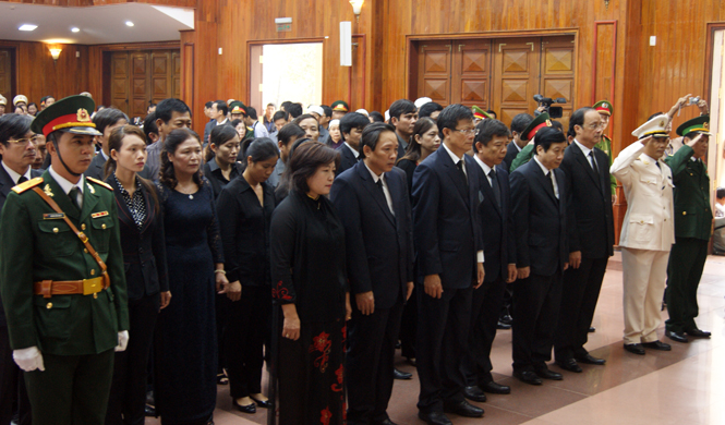 Đoàn đại biểu Bộ Tư pháp do Bộ trưởng Hà Hùng Cường dẫn đầu, viếng Đại tướng Võ Nguyên Giáp.