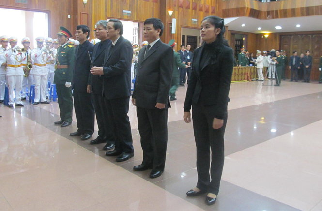 Đoàn đại biểu Đoàn đại biểu Quốc hội tỉnh, kính viếng Đại tướng Võ Nguyên Giáp.