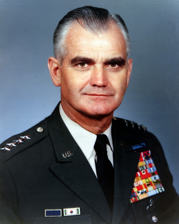 Đại tướng Mỹ Westmoreland, tác giả của chiến lược Tìm và diệt.