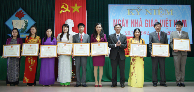 Những cán bộ, giáo viên tiêu biểu được Bộ GD-ĐT tặng bằng khen trong năm học 2012-2013.