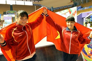 Phạm Thị Huệ và Phạm Thi Loan giành 2 huy chương vàng cho Việt Nam. (Ảnh: Thanh Hà/TTXVN)