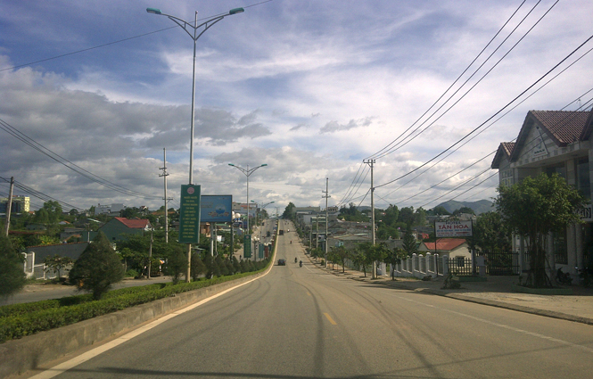 Hệ thống cơ sở hạ tầng đường giao thông của thành phố Kon Tum được đầu tư xây dựng khá hiện đại.