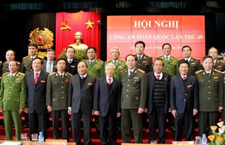 Lãnh đạo Đảng, Chính phủ chụp ảnh kỷ niệm cùng các đại biểu tham dự Hội nghị. Ảnh: VGP/Doãn Tấn