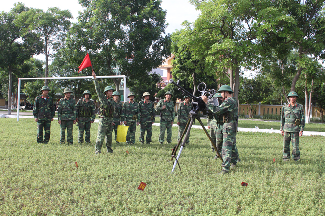 Trung đội 12 ly7 thực hành huấn luyện.