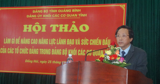 Đồng chí Hoàng Đăng Quang, Phó Bí thư Thường trực Tỉnh uỷ, Trưởng đoàn đại biểu Quốc hội tỉnh phát biểu tại Hội thảo.