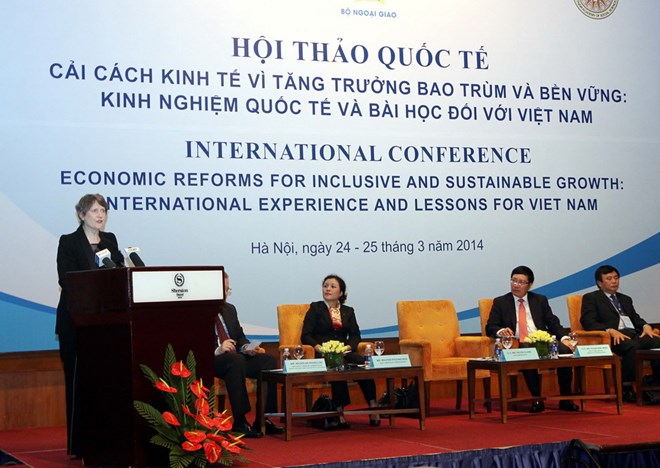 Tổng Giám đốc UNDP Helen Clark phát biểu tại hội thảo. (Ảnh: TTXVN)