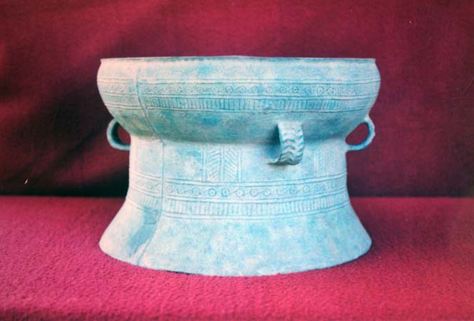 Cổ vật trống đồng văn hóa Đông Sơn đang lưu giữ tại Bảo tàng tỉnh.
