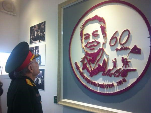 Tác phẩm chân dung Đại tướng Võ Nguyên Giáp ghép từ sáu vạn que diêm được giới thiệu tại triển lãm (Ảnh: An Ngọc/Vietnam)