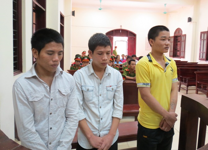 Các bị cáo Trương Văn Khương, Nguyễn Văn Nam, Phạm Văn Ngọc (từ trái qua phải)
