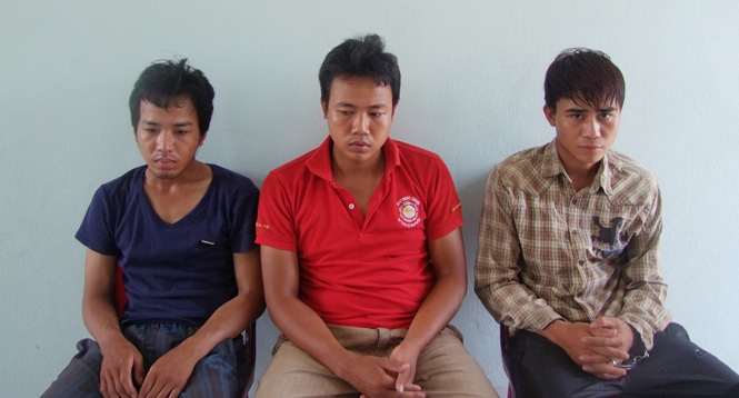 Nhóm 3 đối tượng Dũng, Tùng và Hùng thủ phạm gây ra vụ trộm hôm 10-5 tại nhà anh Nguyễn Văn Dương.