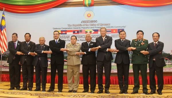 Các trưởng đoàn và Tổng thư ký ASEAN Lê Lương Minh chụp ảnh chung tại Hội nghị. (Ảnh: Bảo Trung/TTXVN)